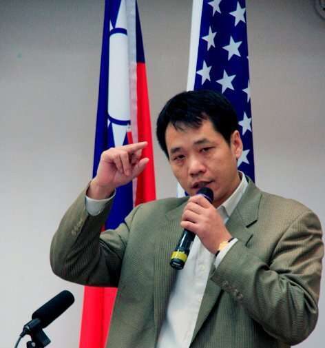 华人MAGA协会发起人兼主席唐柏桥在纽约演讲